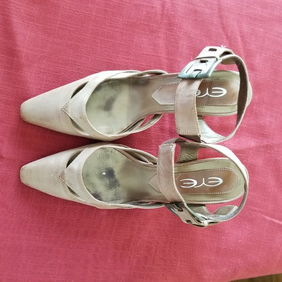 Shoe - Picture 2 of 2